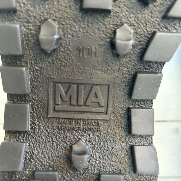 MIA "M" chunky lug sole sandals Y2K 10 NWOT - Picture 2 of 6